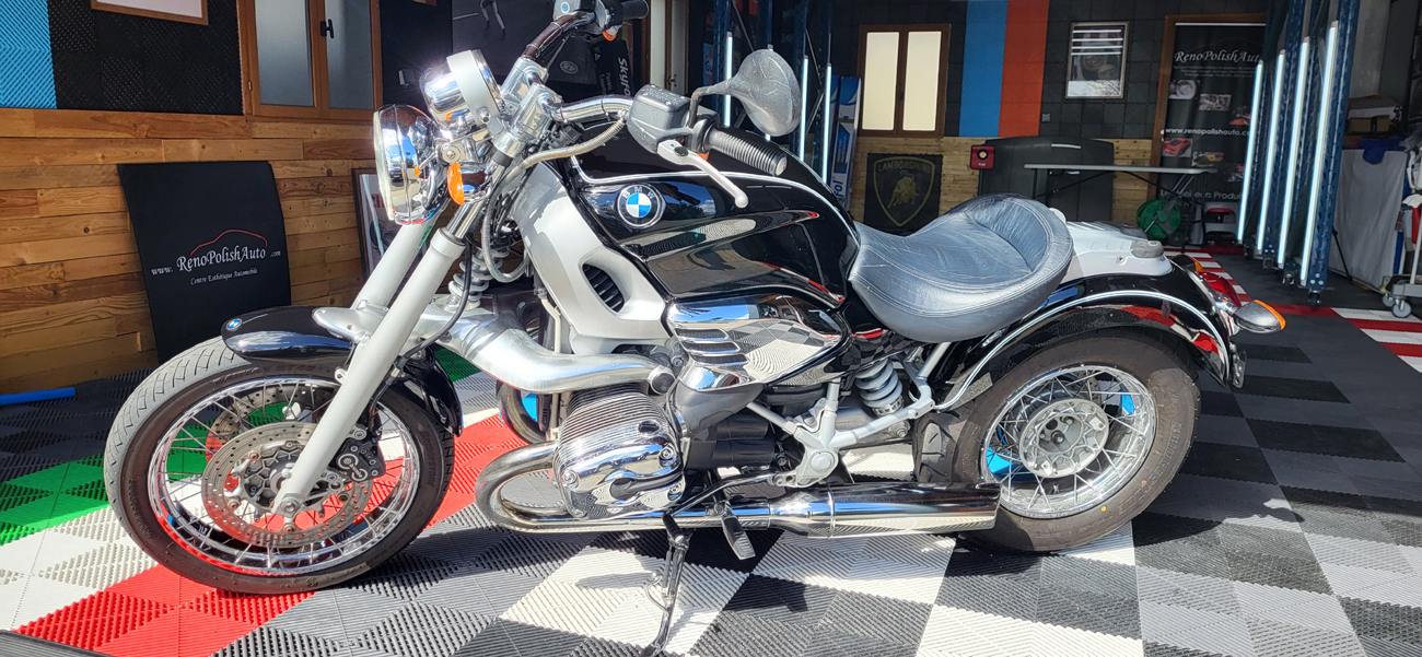 Moto BMW 1200 RC avec protection film PPF Skyfol et traitement caramique Titan